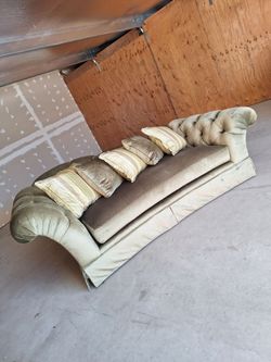 Sofa Velvet Green Classic Sofa $240 FIRM
