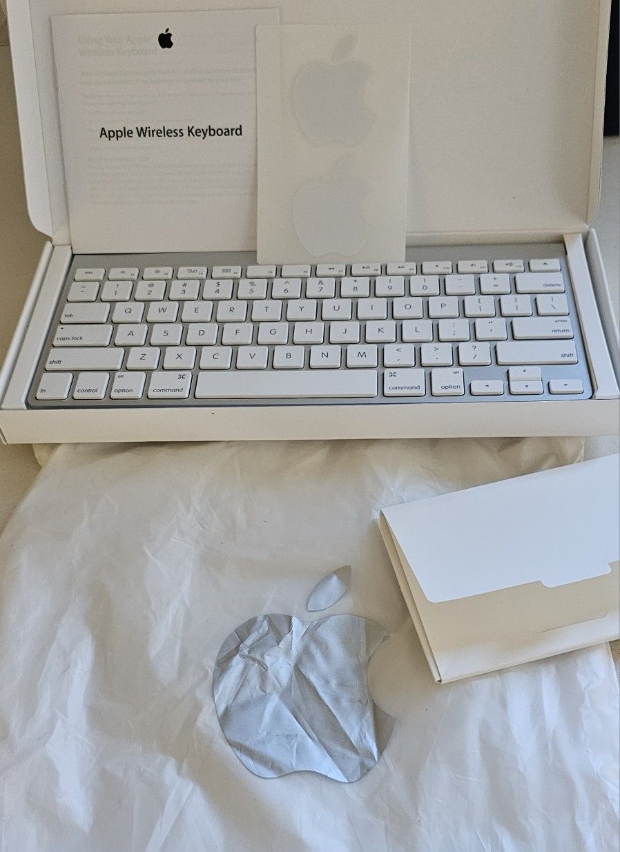 Apple MC184LL/A Wireless Keyboard V.good Condition