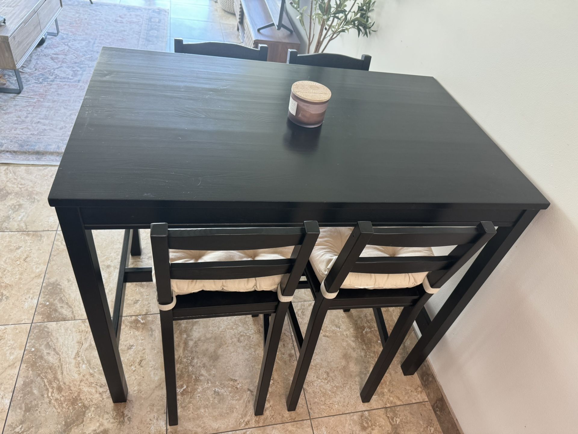 Dining Table And 4 Chairs 