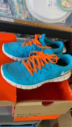 Nike free 2. Men’s size 7/ women 8.5