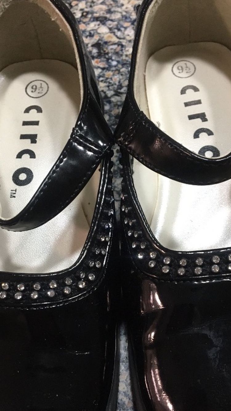 Girl’s Dress Shoes in size 9 1/2