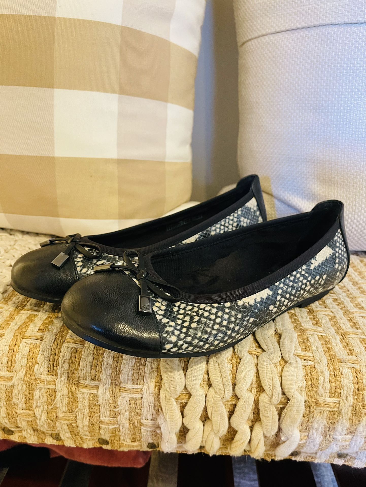 Women’s VIONIC Minna Boa Snake Print Black Leather Ballet Flats Shoes Size 6