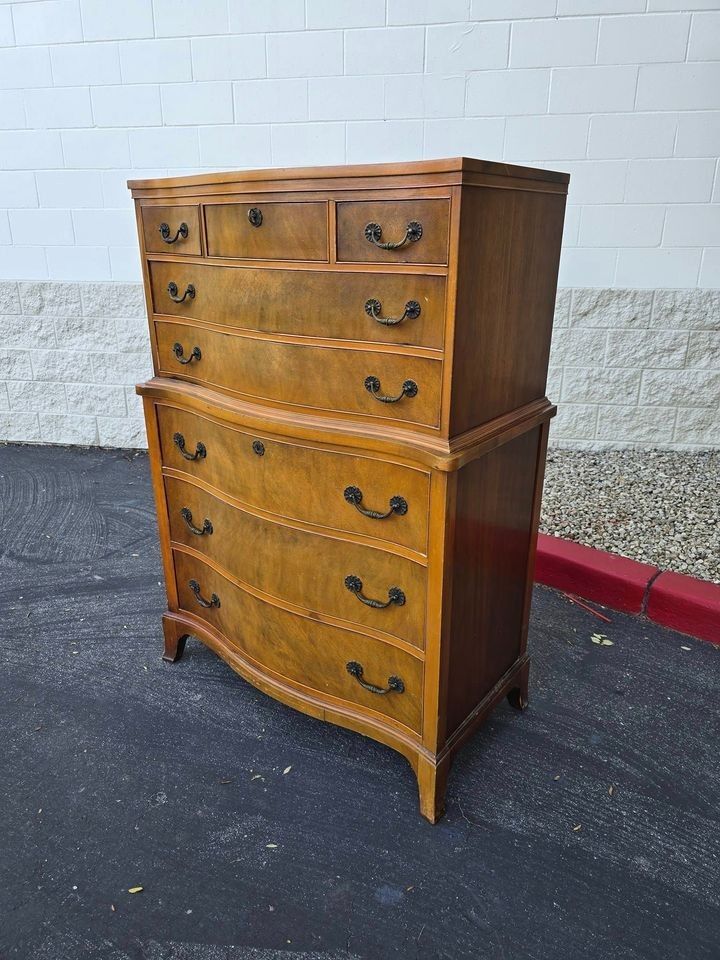 Gorgeous Vintage *THOMASVILLE CURVED* Tall 8 Drawer Dresser
