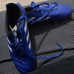 Soccer shoes 