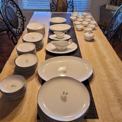 Thanksgiving beautiful set i used ones