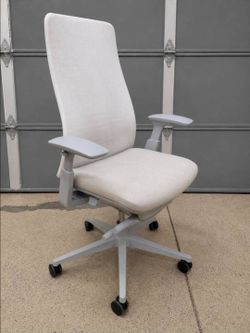 Haworth Fern Executive Office Chair, Computer Desk Ergonomic Gaming Chair, Like NEW shape!!