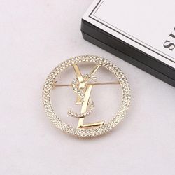 Brooch 
