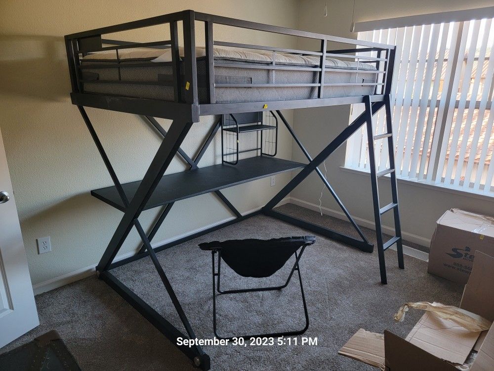 FULL/QUEEN DESK AND BUNK BED