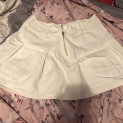 Romwe White Skirt Size Medium 