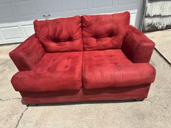 RED FABRIC LOVESEAT