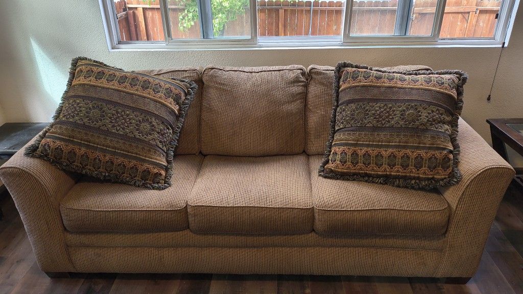 Matching Comfy Couch, Loveseat And Pillows