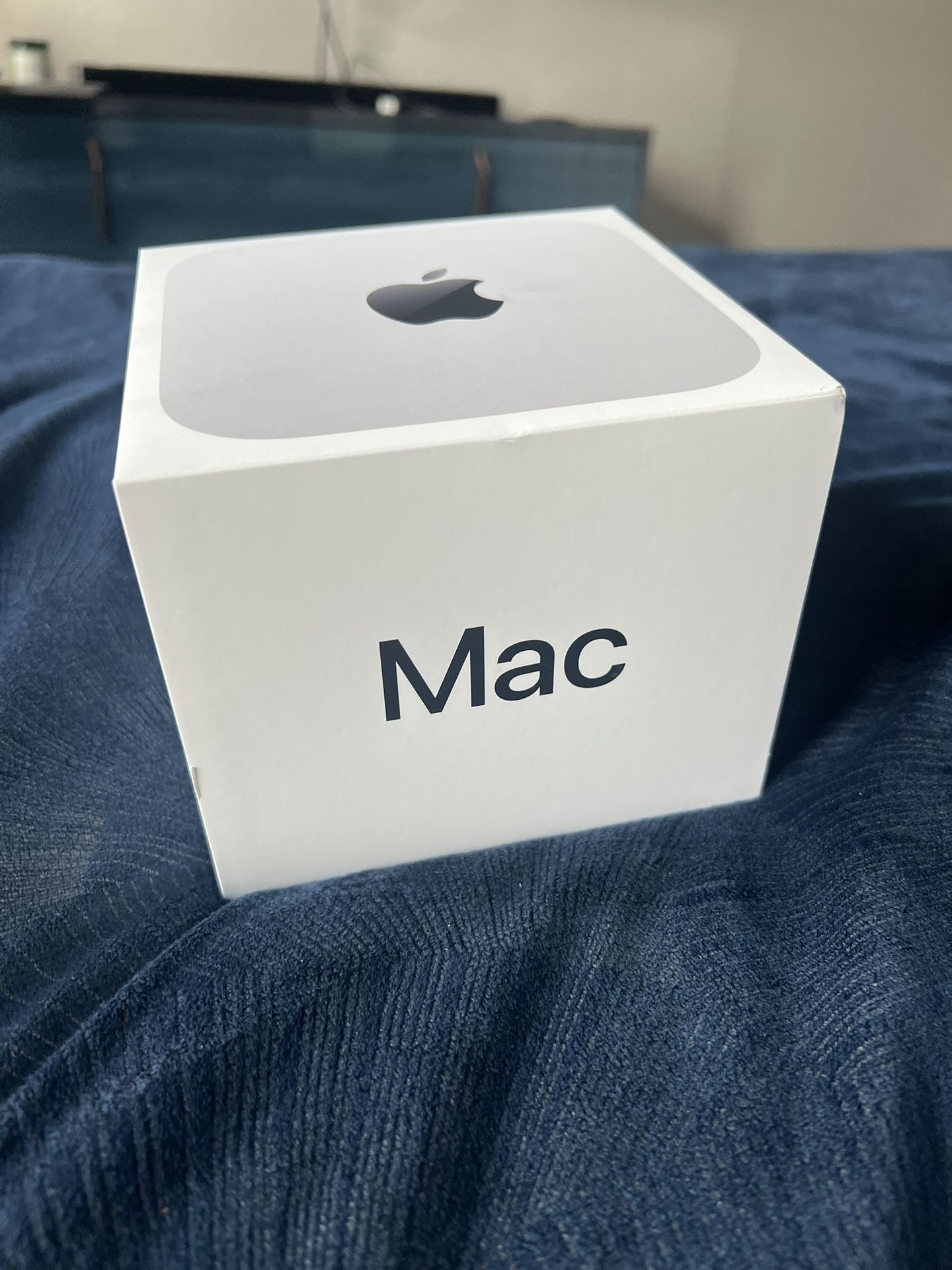 APPLE MAC MINI DESKTOP BRAND NEW NEVER BEEN OPEN