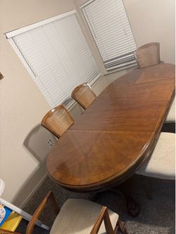 Mesa de comedoror antiguo