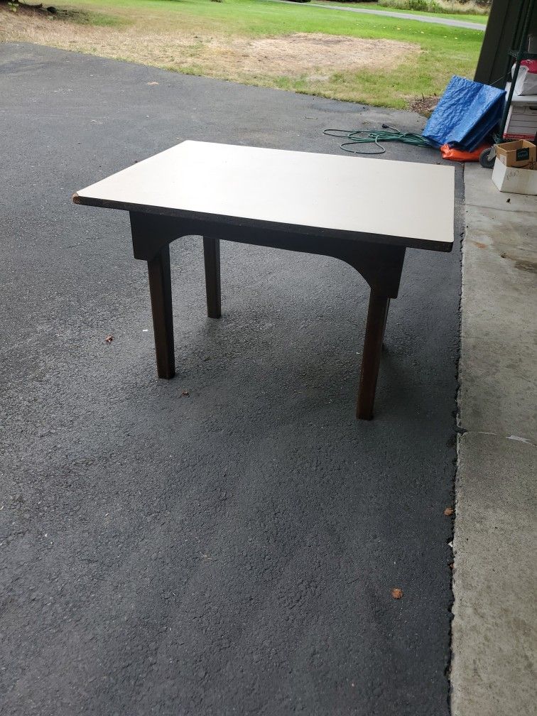 Free- Table For Kids In SAMMAMISH 