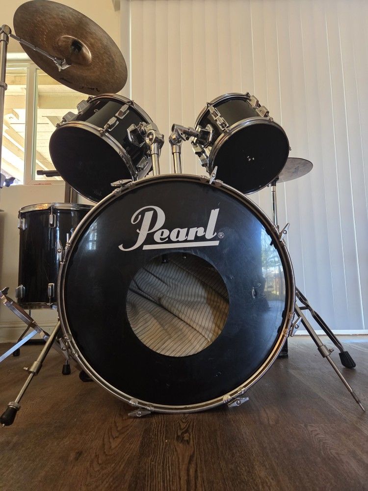 Pearl Drum Set