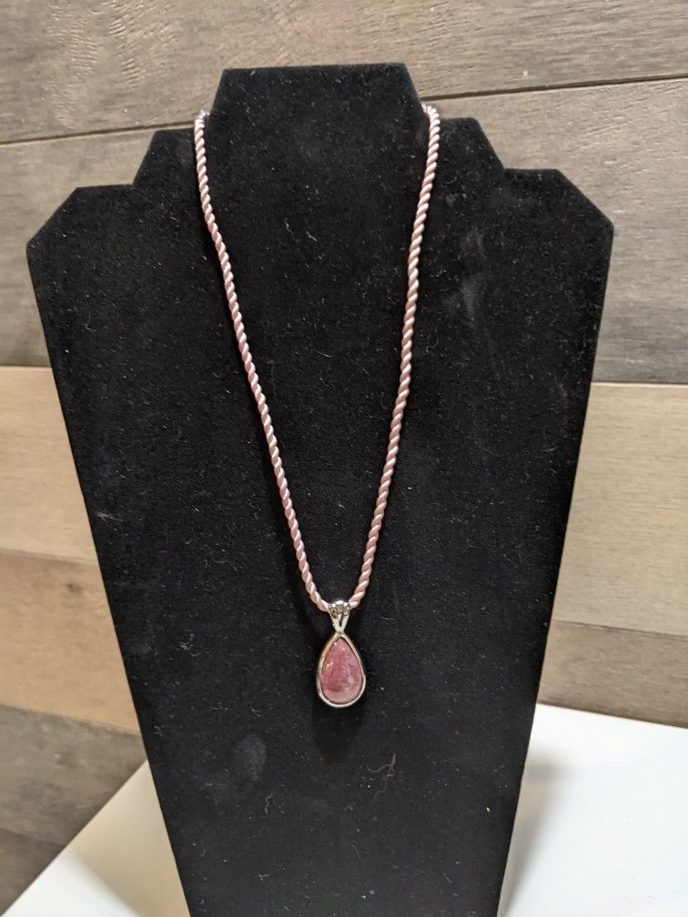 GORGEOUS Lepidolite Purple/Rose Tear Drop S/S Pendant Necklace 15.5