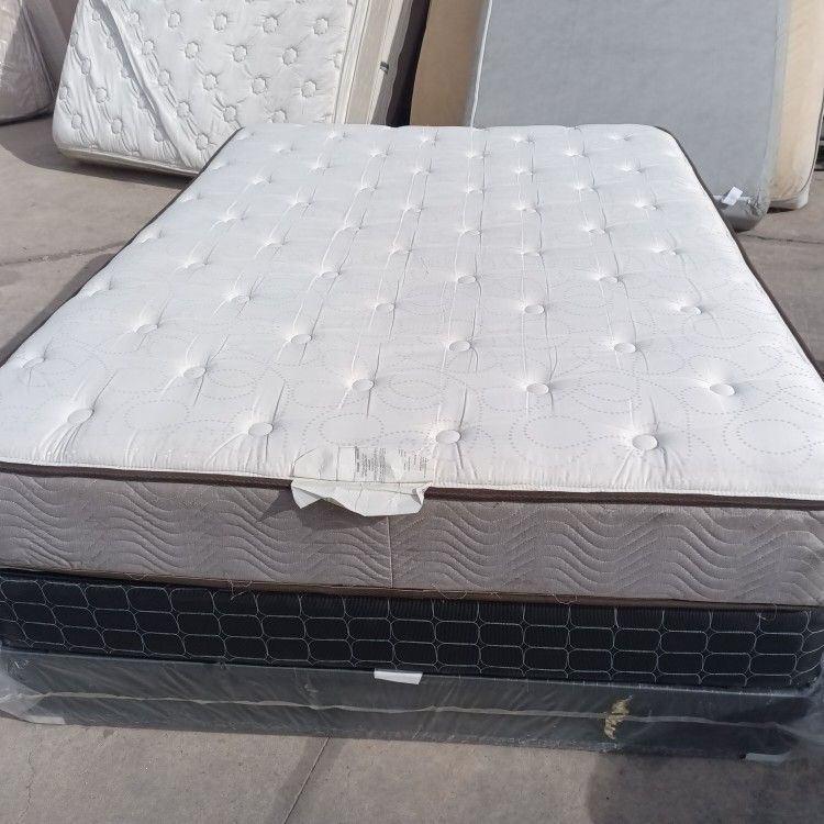 Queen Beautyrest Mattress And Box Spring
