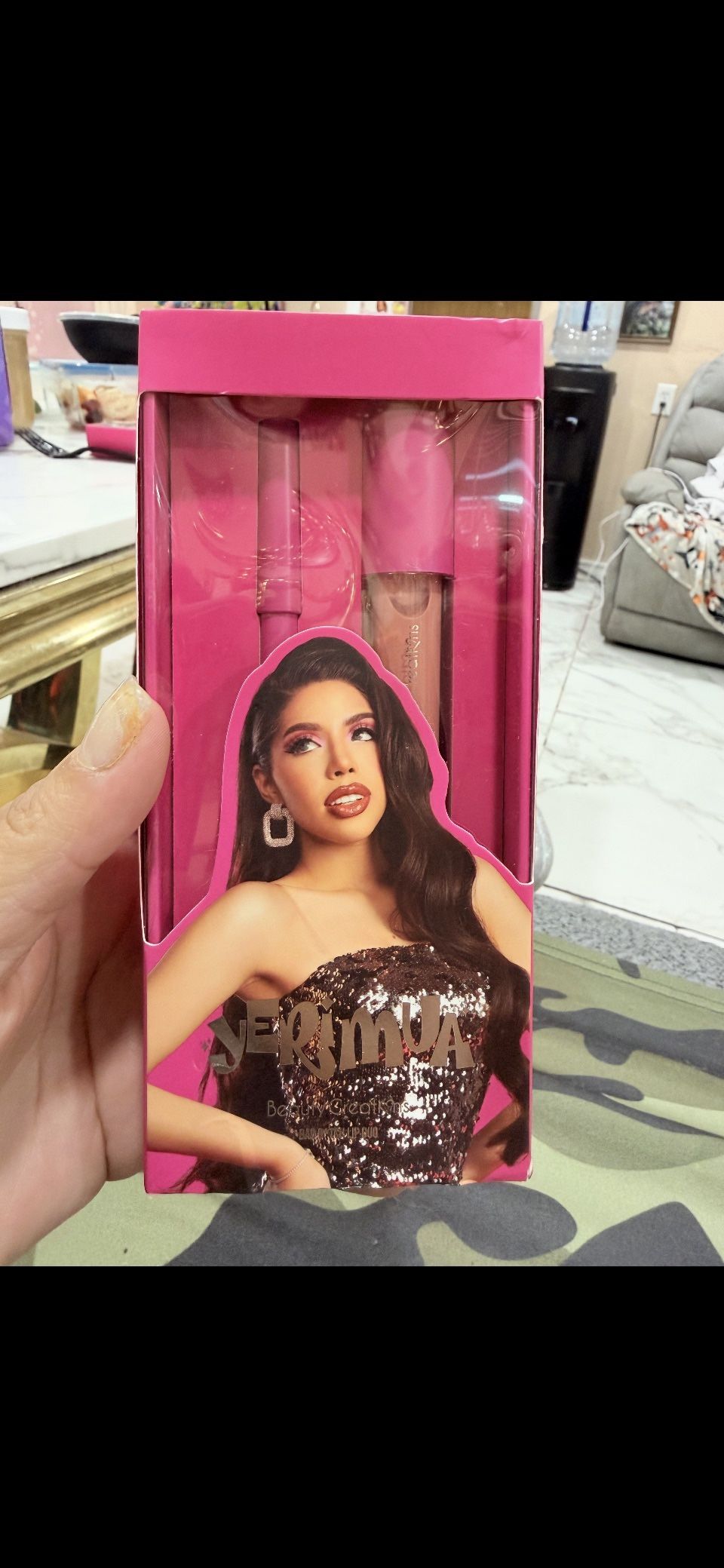 8 Dollars New Each Set Yeri Mua