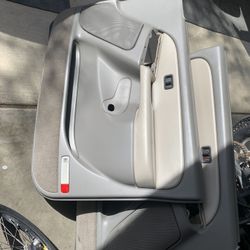 GMC door panel from a yukon 2001 