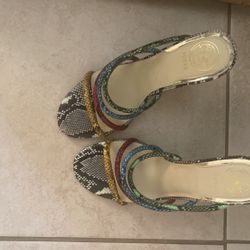 size 6 , guess heels never worn $5