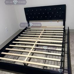 QUEEN BED W/ STORAGE DRAWERS