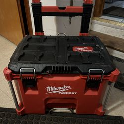 Milwaukee Packout Rolling Tool Box 