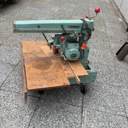 Desalt Arms Saw