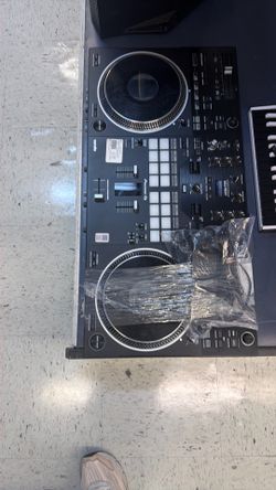 DJ mixer