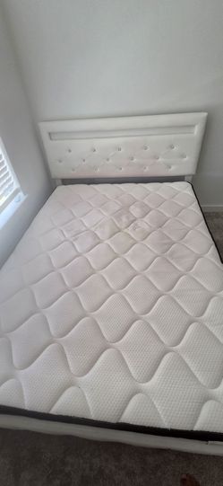 King size bed with mattress included