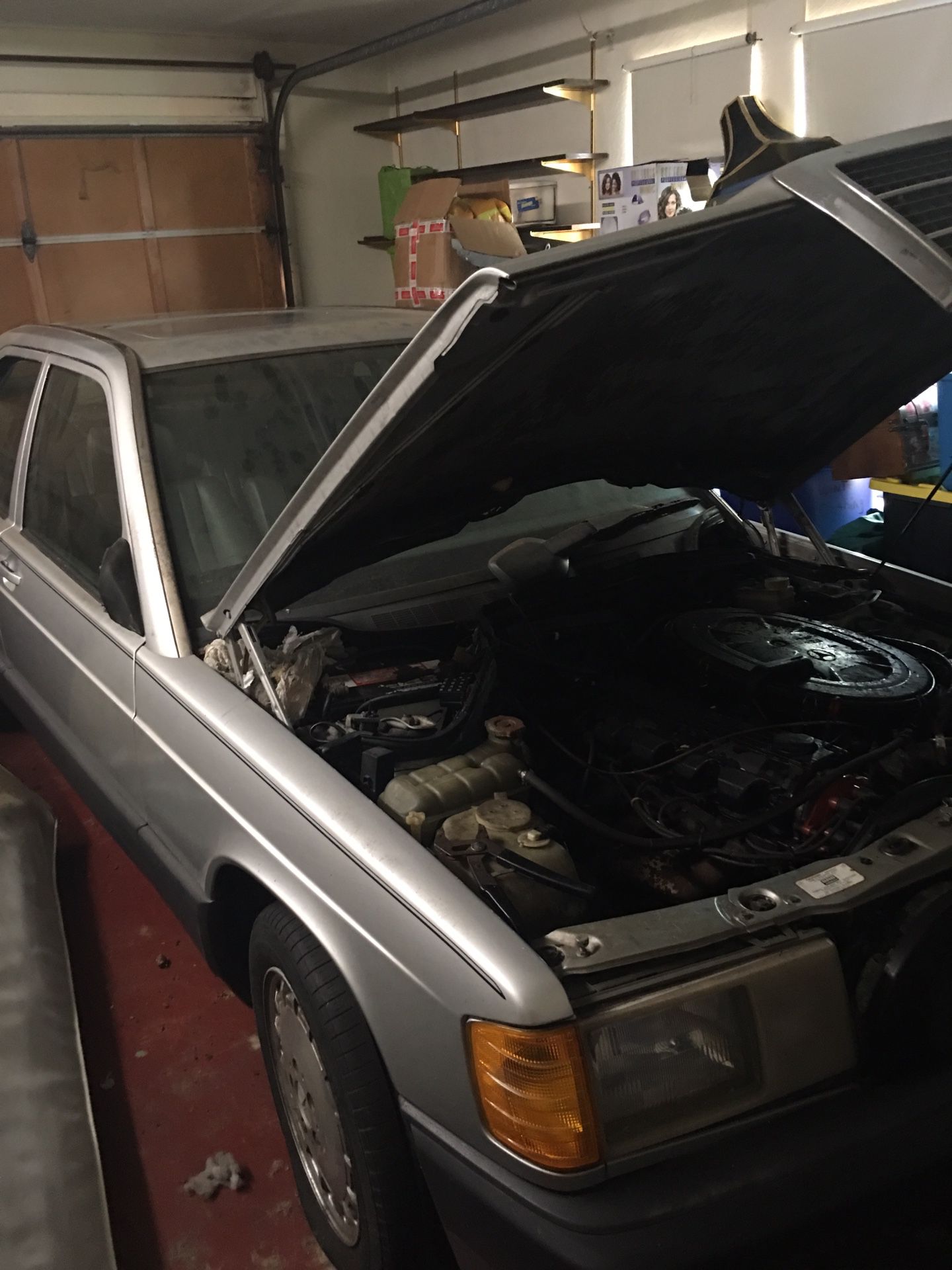 Two Mercedes Benz 190E for parts 1985 n 1991