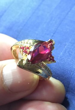 Women’s classic 👰 pink engagement wedding ring