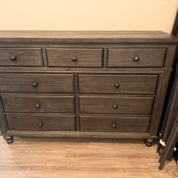 Wood Dresser With Mirror 