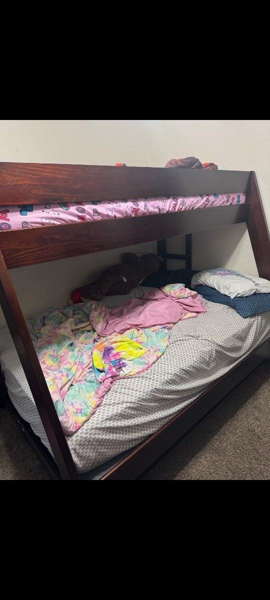 Twin/Full Bunk bed With Full Mattress 