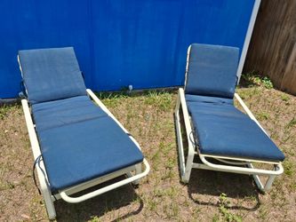 Outdoor Lounge Chairs