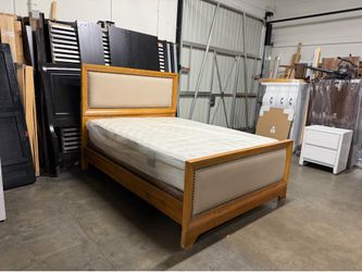 Queen bed $260