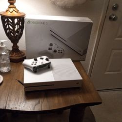 XBOX ONE S 1TB/T 4KBLU-RAY HDR