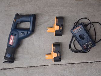 Cordless ryobi saw two 18V batteries and battery charger