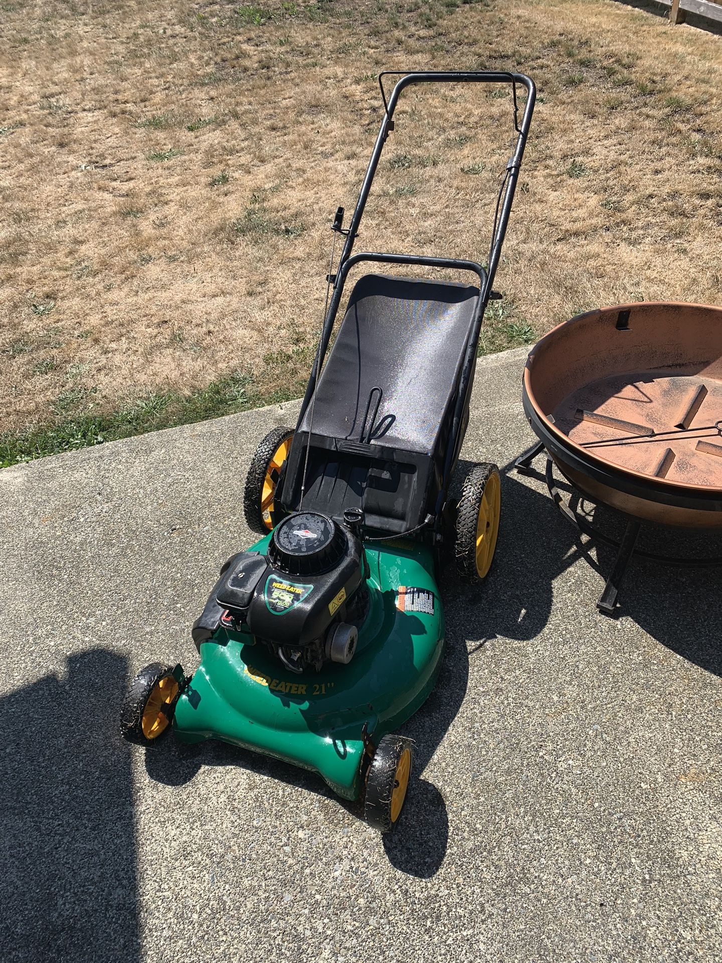 Black And Decker 40v Lawn Mower W/ 2x Battery And Charger. for Sale in  Tacoma, WA - OfferUp