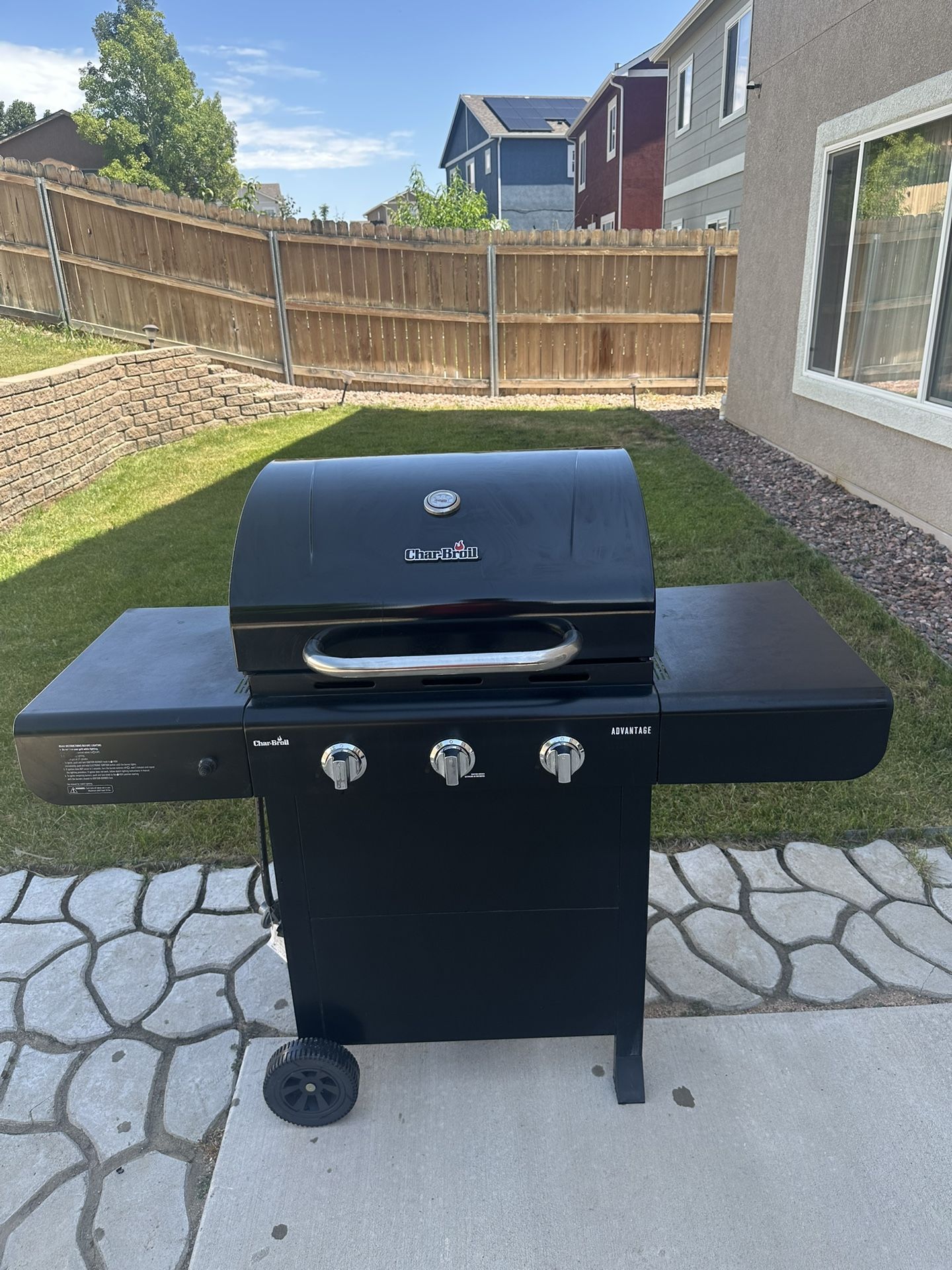 Char-Broil ADVANTAGE Series 3 Burner Gas Grill With Propane Tank - Moving Sale!!
