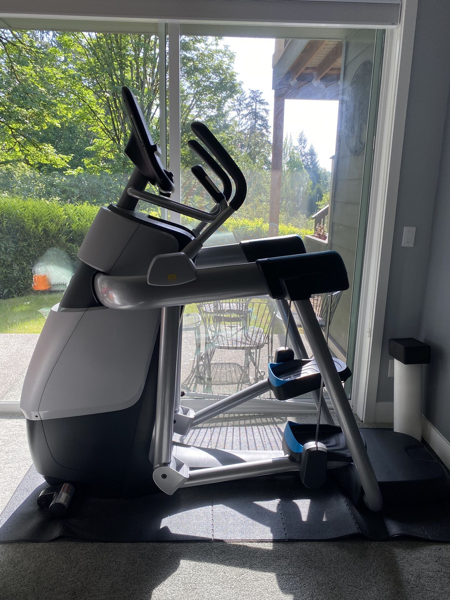 Precor 800 Line AMT (Adaptive Motion Trainer)