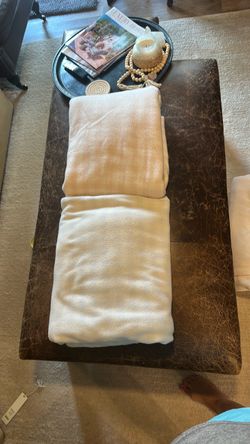 (2) Free Bed Blankets Full/Queen size