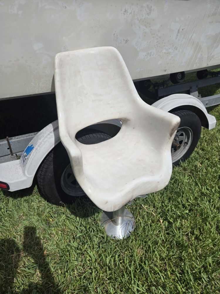 Boat seat and pedestal