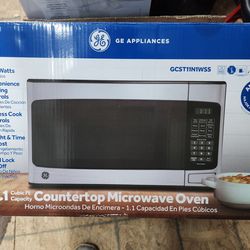 Brand New GE
1.1 Cu. Ft. Capacity 950 Watts Countertop Microwave Oven in Stainless Steel