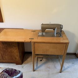 Sewing Machine/Table
