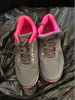 LA gear sneakers like new size 7