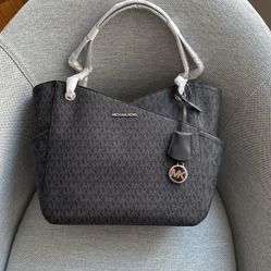 Michael Kors Large signature Shoulder Bag