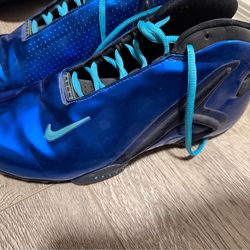 2 pairs of Nike air zooms