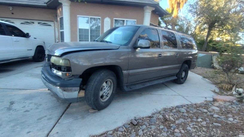 Parts ONLY off 01 Suburban 4x4, Good 5.3, 4L60e, Good Body and Interior Parts, and Lots More.