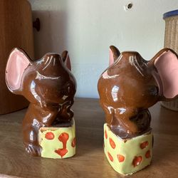 Vintage Mid Century Salt And Pepper Shakers