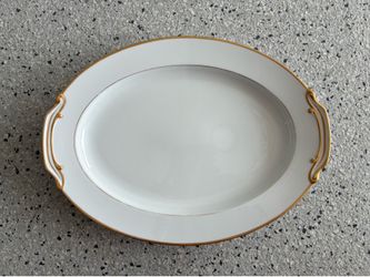 Noritake China 4983 Goldcroft Platter. White w/ Gold Highlights. Approx. 16x12.